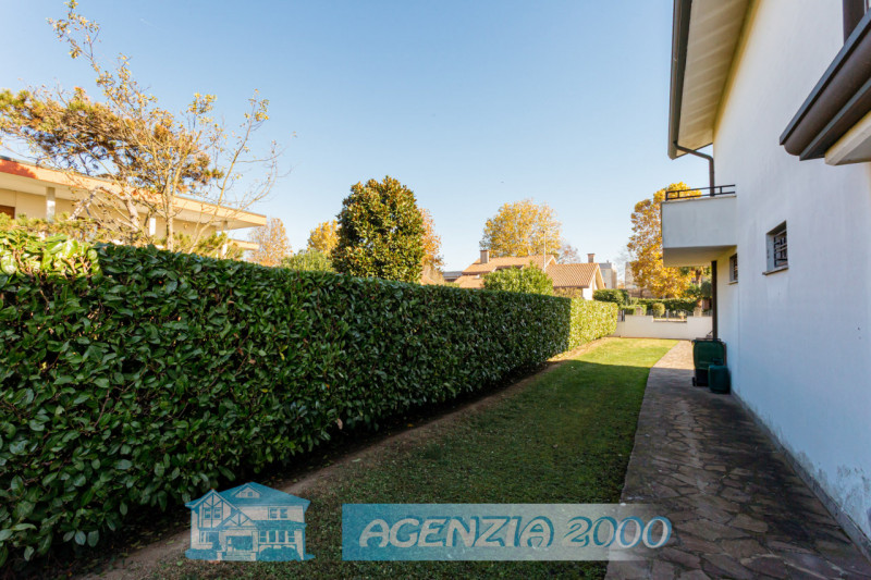 HO UNA SPLENDIDA VILLA A PIANI SFALSATI CON TAVERNA!!!, A BAGNOLI DI SOPRA, IN ZONA TRANQUILLA DI...