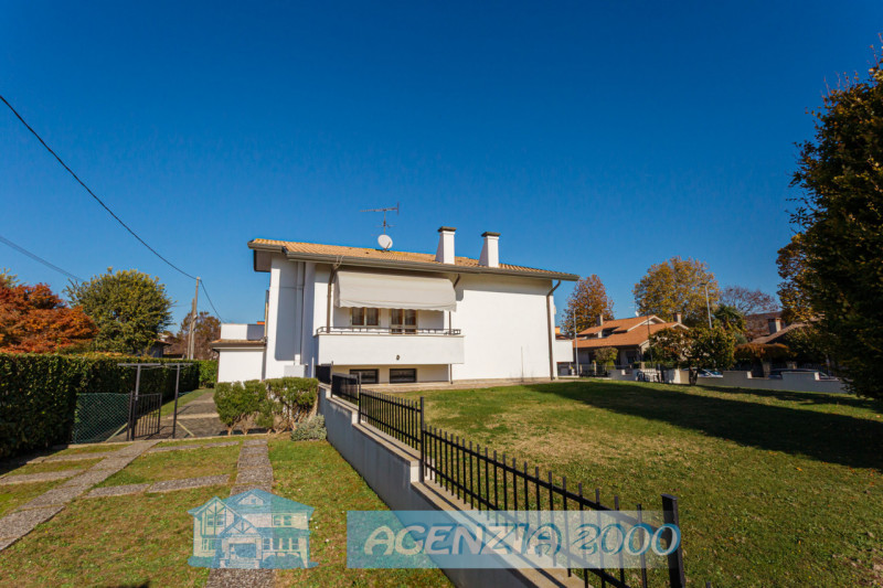 HO UNA SPLENDIDA VILLA A PIANI SFALSATI CON TAVERNA!!!, A BAGNOLI DI SOPRA, IN ZONA TRANQUILLA DI...