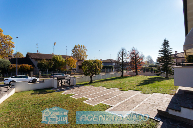 HO UNA SPLENDIDA VILLA A PIANI SFALSATI CON TAVERNA!!!, A BAGNOLI DI SOPRA, IN ZONA TRANQUILLA DI...