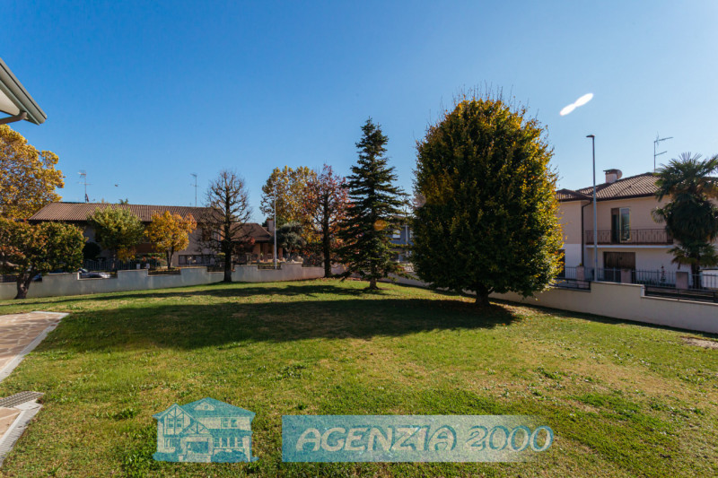 HO UNA SPLENDIDA VILLA A PIANI SFALSATI CON TAVERNA!!!, A BAGNOLI DI SOPRA, IN ZONA TRANQUILLA DI...