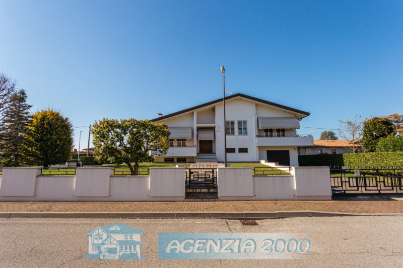 HO UNA SPLENDIDA VILLA A PIANI SFALSATI CON TAVERNA!!!, A BAGNOLI DI SOPRA, IN ZONA TRANQUILLA DI...