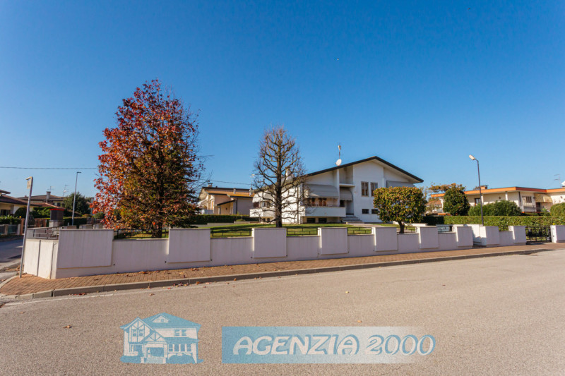 HO UNA SPLENDIDA VILLA A PIANI SFALSATI CON TAVERNA!!!, A BAGNOLI DI SOPRA, IN ZONA TRANQUILLA DI...