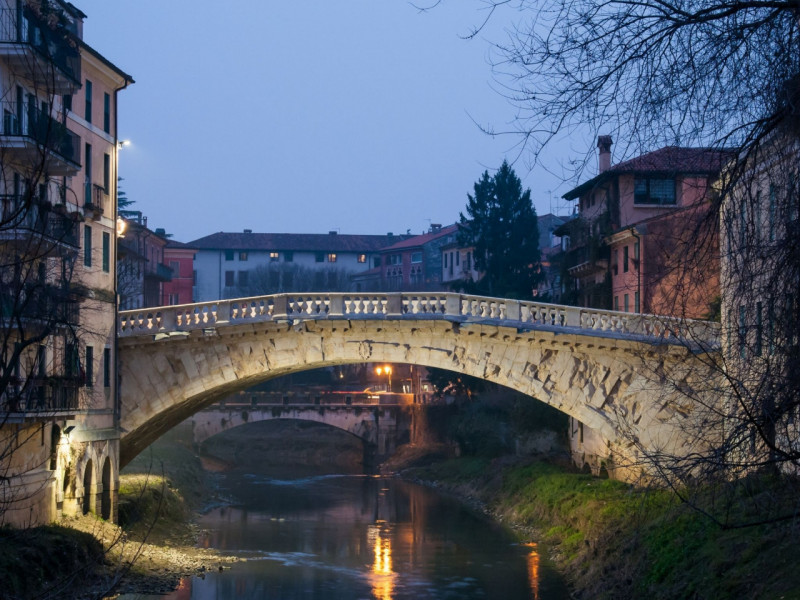 Nel cuore del centro storico, proponiamo una prestigiosa palazzina completamente ristrutturata co...