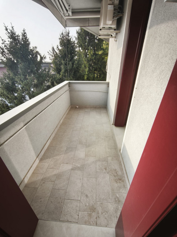 Nella zona centrale di Monselice proponiamo in vendita un ampio appartamento quadrilocale di ben ...