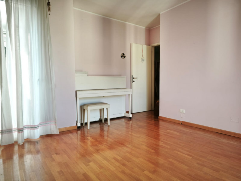 Nella zona centrale di Monselice proponiamo in vendita un ampio appartamento quadrilocale di ben ...