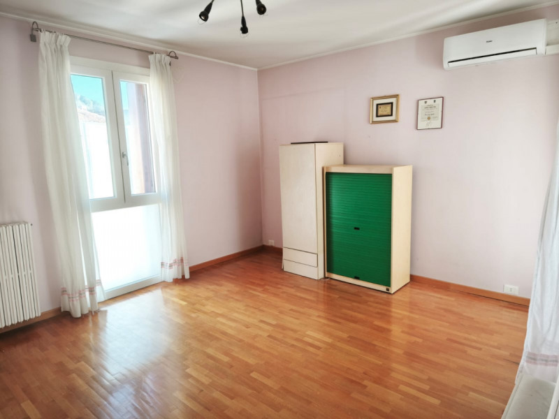 Nella zona centrale di Monselice proponiamo in vendita un ampio appartamento quadrilocale di ben ...