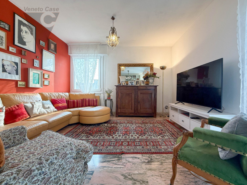 PONTE DI BRENTA - 3 CAMERE ULTIMO PIANO 
Nel cuore di Ponte di Brenta, proponiamo in vendita un a...