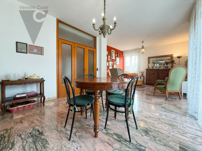 PONTE DI BRENTA - 3 CAMERE ULTIMO PIANO 
Nel cuore di Ponte di Brenta, proponiamo in vendita un a...