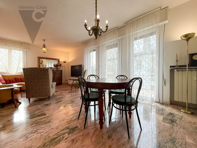 PONTE DI BRENTA - 3 CAMERE ULTIMO PIANO 
Nel cuore di Ponte di Brenta, proponiamo in vendita un a...