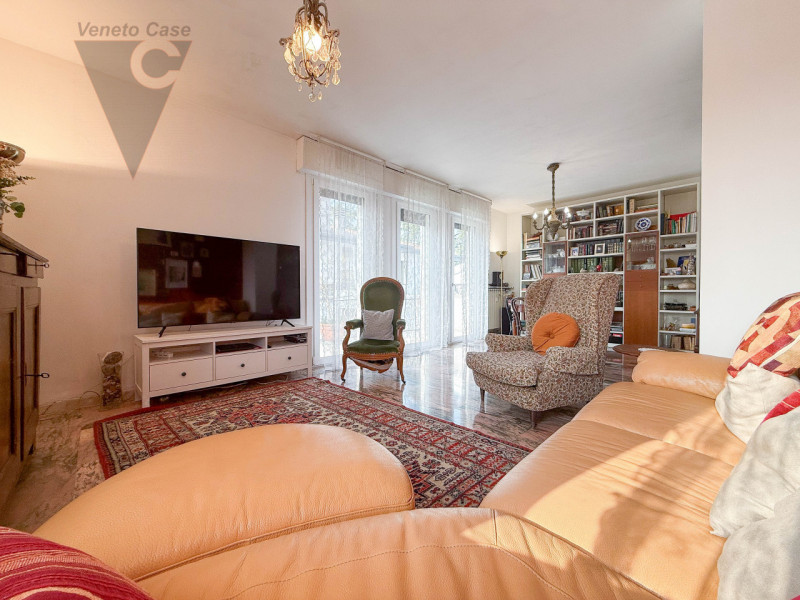 PONTE DI BRENTA - 3 CAMERE ULTIMO PIANO 
Nel cuore di Ponte di Brenta, proponiamo in vendita un a...