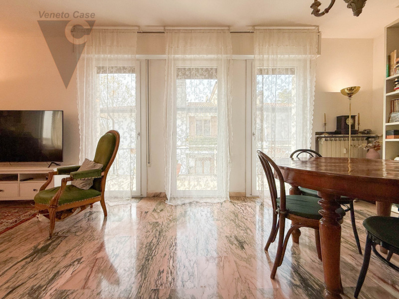 PONTE DI BRENTA - 3 CAMERE ULTIMO PIANO 
Nel cuore di Ponte di Brenta, proponiamo in vendita un a...