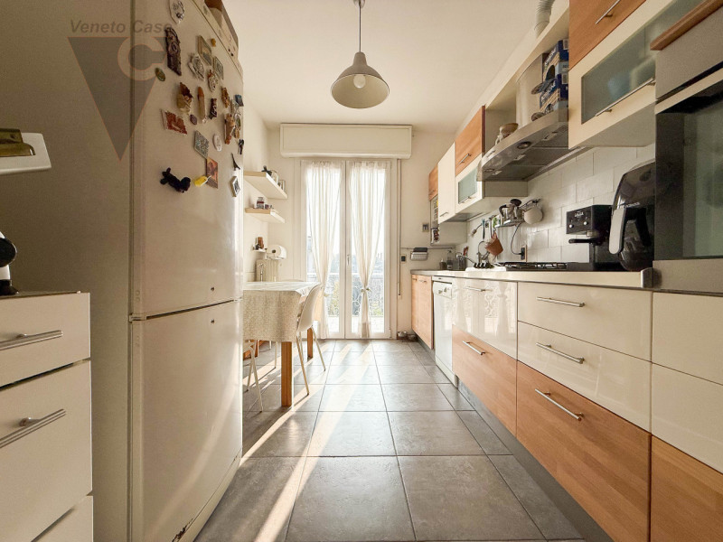 PONTE DI BRENTA - 3 CAMERE ULTIMO PIANO 
Nel cuore di Ponte di Brenta, proponiamo in vendita un a...