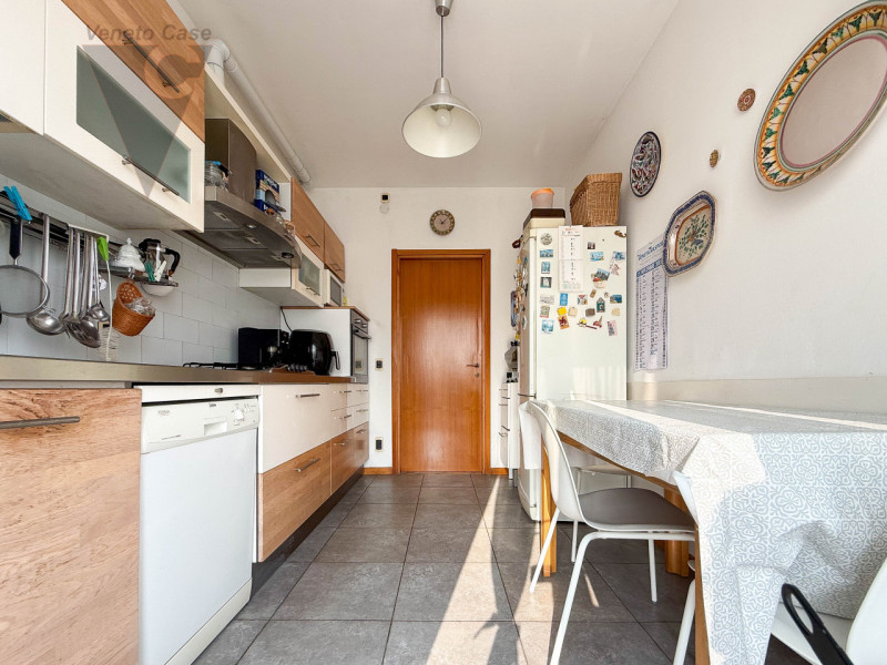 PONTE DI BRENTA - 3 CAMERE ULTIMO PIANO 
Nel cuore di Ponte di Brenta, proponiamo in vendita un a...