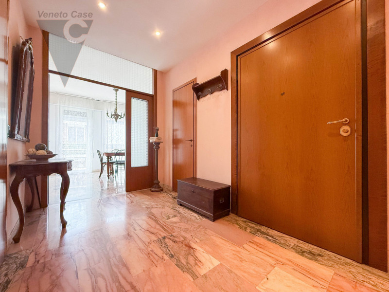 PONTE DI BRENTA - 3 CAMERE ULTIMO PIANO 
Nel cuore di Ponte di Brenta, proponiamo in vendita un a...