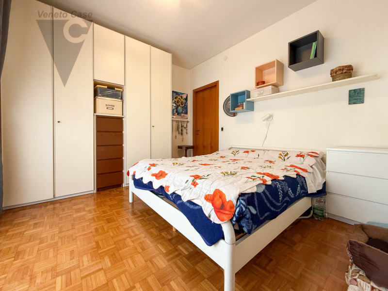 PONTE DI BRENTA - 3 CAMERE ULTIMO PIANO 
Nel cuore di Ponte di Brenta, proponiamo in vendita un a...