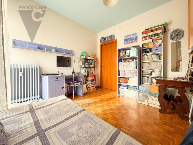 PONTE DI BRENTA - 3 CAMERE ULTIMO PIANO 
Nel cuore di Ponte di Brenta, proponiamo in vendita un a...