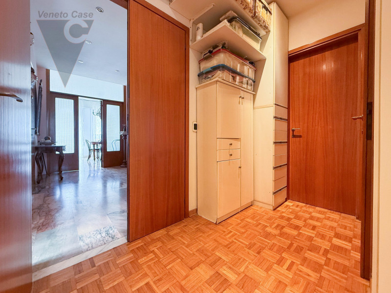 PONTE DI BRENTA - 3 CAMERE ULTIMO PIANO 
Nel cuore di Ponte di Brenta, proponiamo in vendita un a...