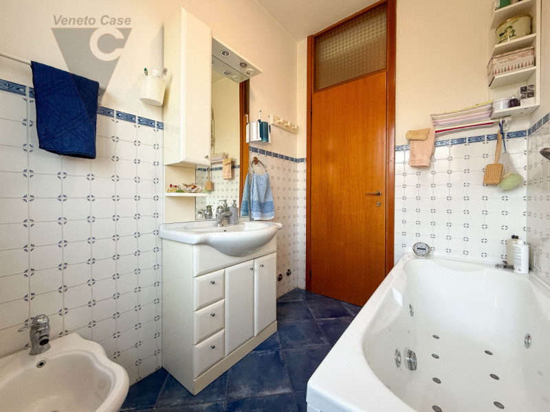 PONTE DI BRENTA - 3 CAMERE ULTIMO PIANO 
Nel cuore di Ponte di Brenta, proponiamo in vendita un a...