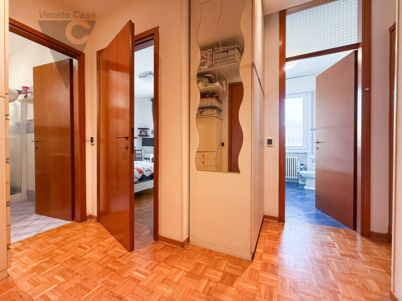 PONTE DI BRENTA - 3 CAMERE ULTIMO PIANO 
Nel cuore di Ponte di Brenta, proponiamo in vendita un a...