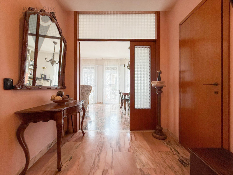 PONTE DI BRENTA - 3 CAMERE ULTIMO PIANO 
Nel cuore di Ponte di Brenta, proponiamo in vendita un a...