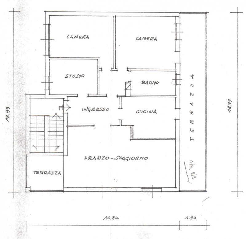 Proponiamo in vendita un intero palazzo di circa 450 mq, distribuiti su tre piani, situato in via...
