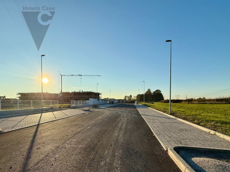 Alle porte del centro di Legnaro, su nuovo quartiere residenziale in via di edificazione, proponi...