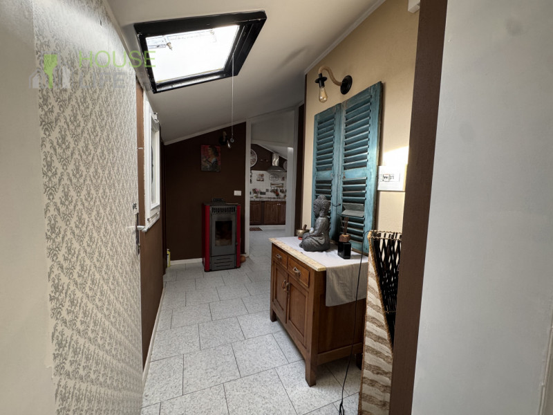 TORREBELVICINO: APPARTAMENTO TRILOCALE MANSARDATO posto al secondo piano composto da zona giorno ...