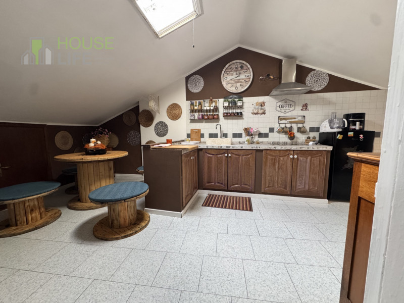 TORREBELVICINO: APPARTAMENTO TRILOCALE MANSARDATO posto al secondo piano composto da zona giorno ...