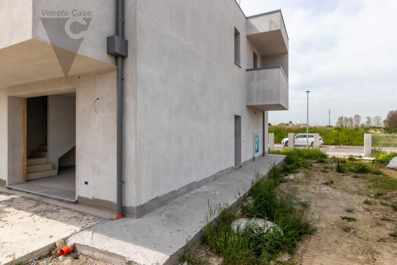 Dove ci troviamo?   
Alle porte del centro di Legnaro, su nuovo quartiere residenziale in via di ...