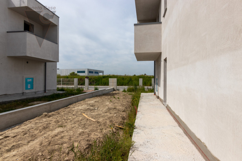Dove ci troviamo?   
Alle porte del centro di Legnaro, su nuovo quartiere residenziale in via di ...