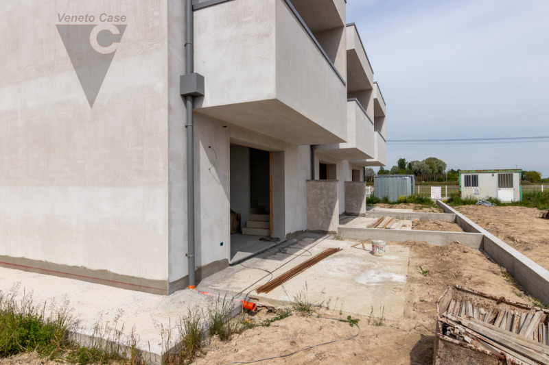 Dove ci troviamo?   
Alle porte del centro di Legnaro, su nuovo quartiere residenziale in via di ...