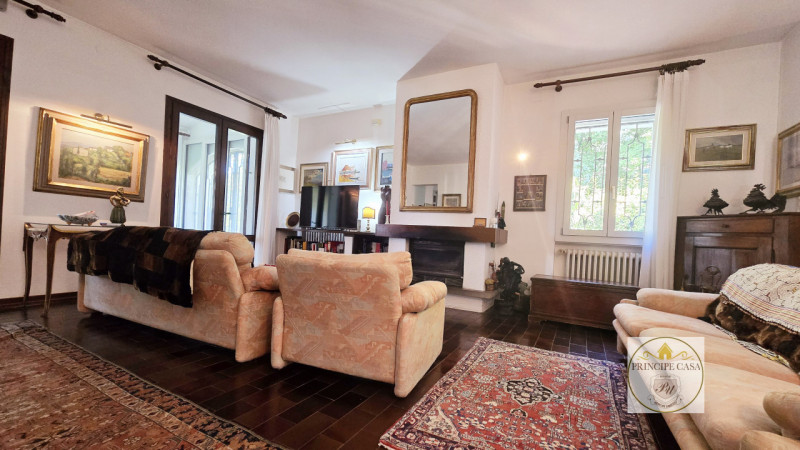 Rif. S401 - Incastonata all'interno del gradevole panorama dei Colli Euganei, a pochi minuti dal ...