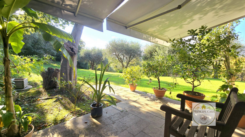 Rif. S401 - Incastonata all'interno del gradevole panorama dei Colli Euganei, a pochi minuti dal ...