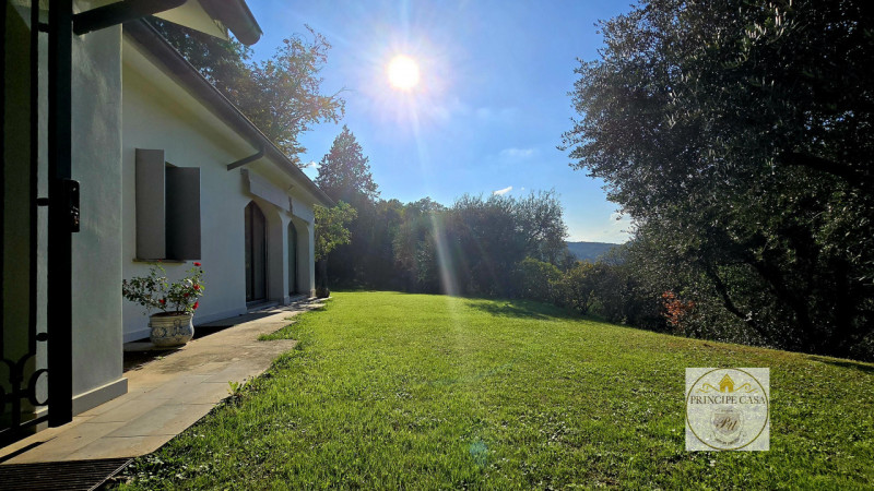 Rif. S401 - Incastonata all'interno del gradevole panorama dei Colli Euganei, a pochi minuti dal ...