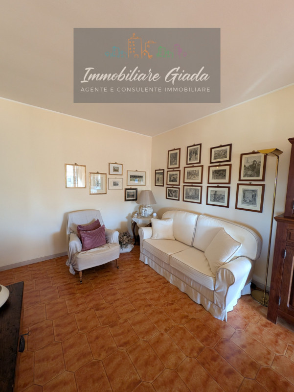 In vendita a Cordignano, nel cuore di un contesto residenziale elegante e tranquillo, proponiamo ...