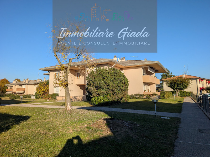 In vendita a Cordignano, nel cuore di un contesto residenziale elegante e tranquillo, proponiamo ...