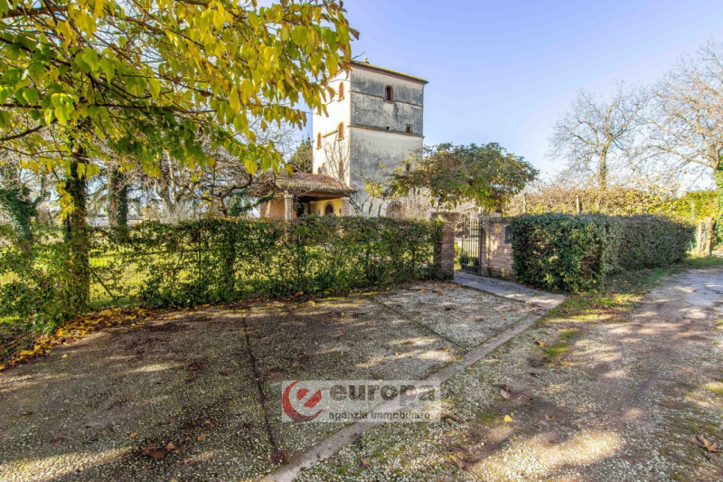 INFORMAZONI RISERVATE SOLO SU APPUNTAMENTO.
Nel contesto dell'antica "VILLA ANGARAN", sorta alla ...