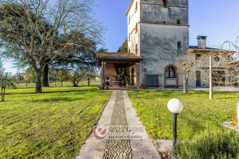 INFORMAZONI RISERVATE SOLO SU APPUNTAMENTO.
Nel contesto dell'antica "VILLA ANGARAN", sorta alla ...