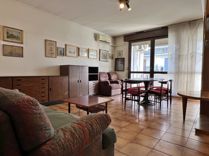 TRICAMERE BISERVIZI DA RIMODERNARE IN OTTIMO CONTESTO A VICENZA SANTA BERTILLA - Rif. 8312
Scopri...