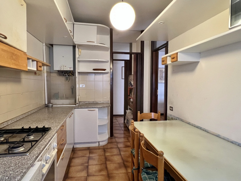 TRICAMERE BISERVIZI DA RIMODERNARE IN OTTIMO CONTESTO A VICENZA SANTA BERTILLA - Rif. 8312
Scopri...