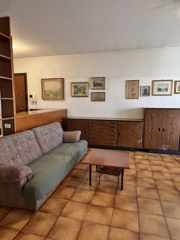 TRICAMERE BISERVIZI DA RIMODERNARE IN OTTIMO CONTESTO A VICENZA SANTA BERTILLA - Rif. 8312
Scopri...