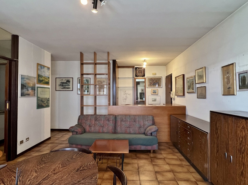 TRICAMERE BISERVIZI DA RIMODERNARE IN OTTIMO CONTESTO A VICENZA SANTA BERTILLA - Rif. 8312
Scopri...