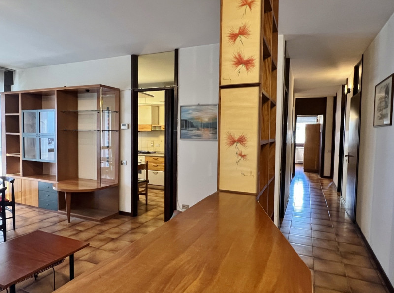 TRICAMERE BISERVIZI DA RIMODERNARE IN OTTIMO CONTESTO A VICENZA SANTA BERTILLA - Rif. 8312
Scopri...