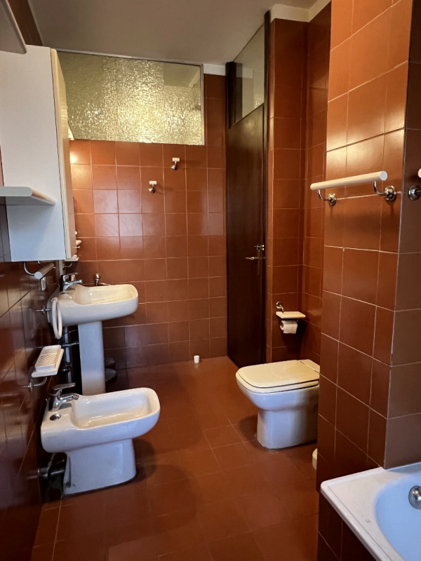 TRICAMERE BISERVIZI DA RIMODERNARE IN OTTIMO CONTESTO A VICENZA SANTA BERTILLA - Rif. 8312
Scopri...