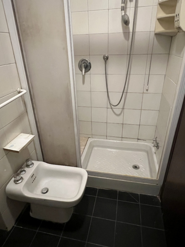 TRICAMERE BISERVIZI DA RIMODERNARE IN OTTIMO CONTESTO A VICENZA SANTA BERTILLA - Rif. 8312
Scopri...