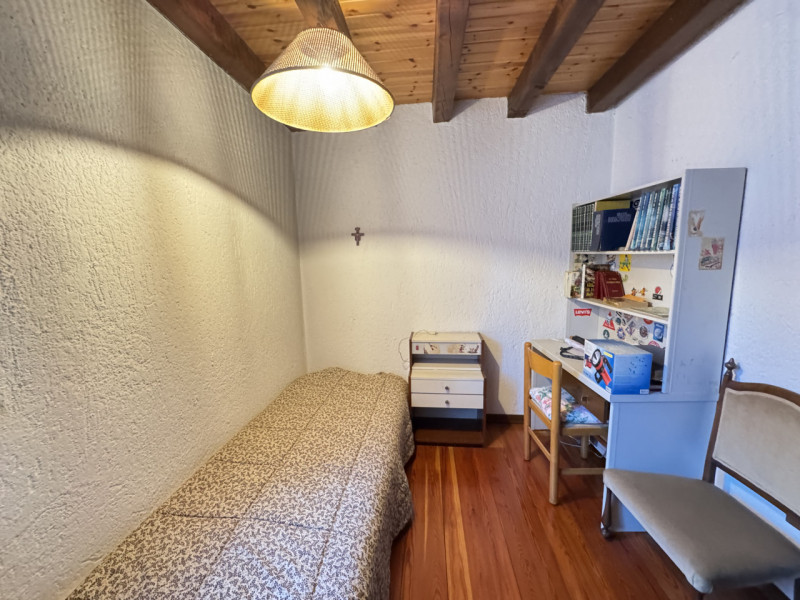 Nel cuore dei colli di Cordignano, AMPIO E TRNAQUILLO CASALE, immerso nel verde e nella pace. La ...