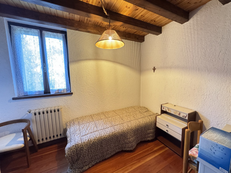 Nel cuore dei colli di Cordignano, AMPIO E TRNAQUILLO CASALE, immerso nel verde e nella pace. La ...