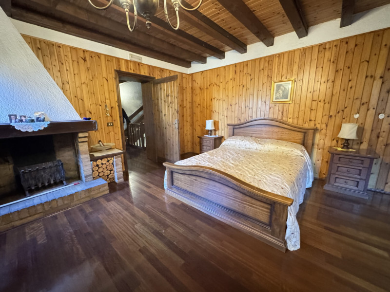 Nel cuore dei colli di Cordignano, AMPIO E TRNAQUILLO CASALE, immerso nel verde e nella pace. La ...