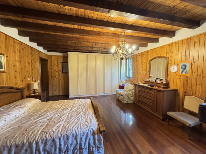 Nel cuore dei colli di Cordignano, AMPIO E TRNAQUILLO CASALE, immerso nel verde e nella pace. La ...