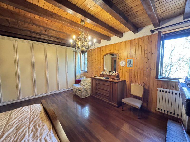 Nel cuore dei colli di Cordignano, AMPIO E TRNAQUILLO CASALE, immerso nel verde e nella pace. La ...